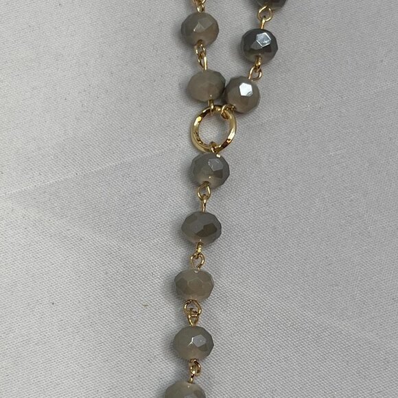 Ballet Gold tone chain with neutral beads and large gold tear drop pendant - Picture 4 of 7